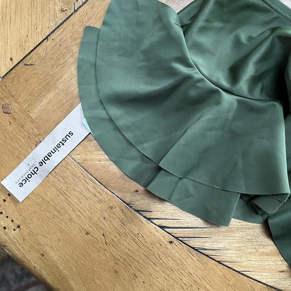 NA-KD Reborn ruffled bikini top NEW - Picture 6 of 7